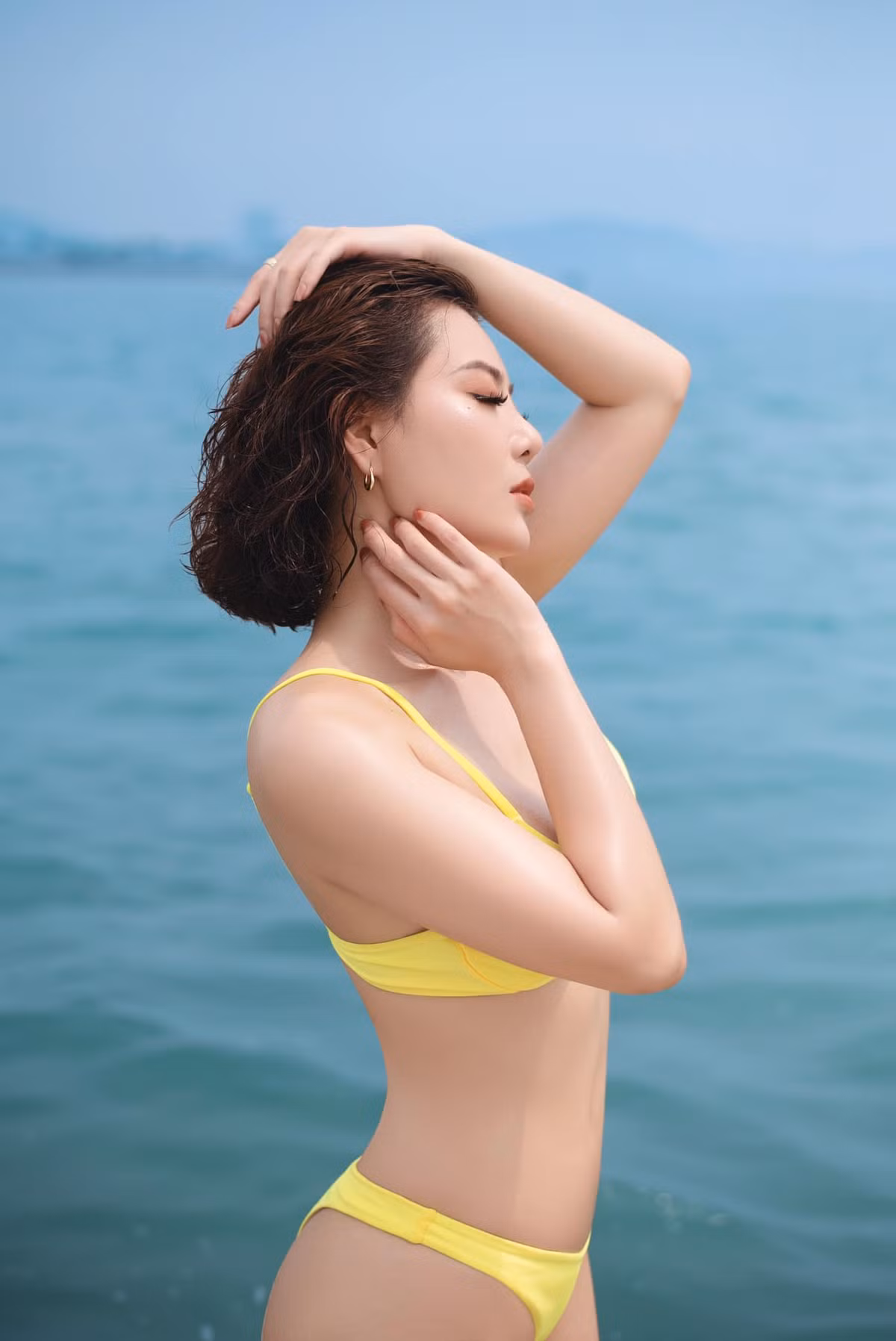 Ở tuổi U40, Thanh Hương vẫn tự tin diện những bộ bikini nóng bỏng khoe trọn đường cong cơ thể nhờ sở hữu sắc vóc hoàn hảo.
