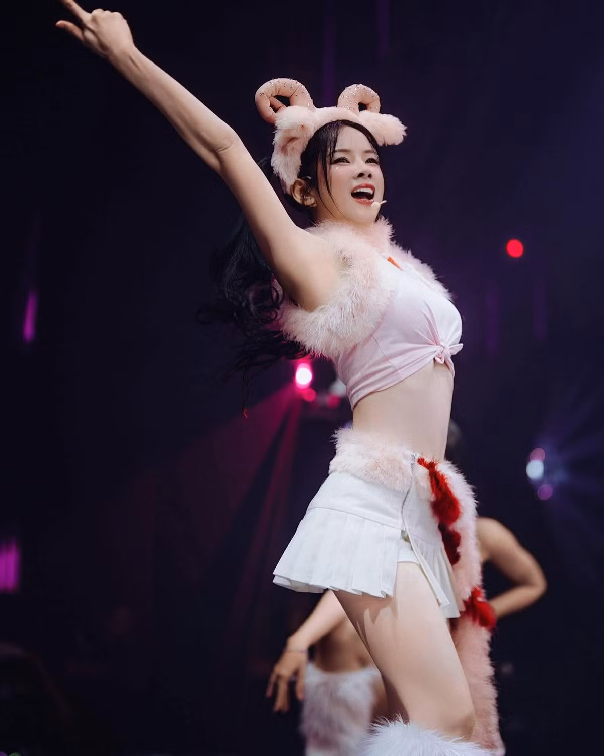 Cô nàng sinh năm 1995 từng đoạt quán quân cuộc thi DJ Star năm 2015 và từ đó ghi dấu ấn mạnh mẽ trong làng nhạc điện tử Việt Nam.