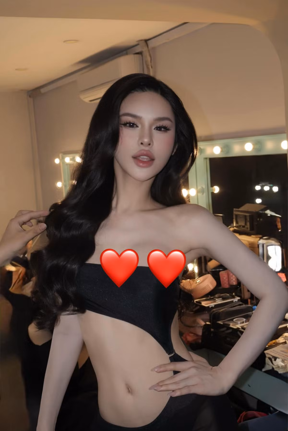 Từng là một hiện tượng mạng gây xôn xao với những màn cosplay Lisa (BLACKPINK), biểu cảm "mèo méo meo" cùng phong cách thời trang có phần độc lạ, Trần Mẫn Nhi (tên cũ Trần Đức Bo) luôn là cái tên thu hút sự chú ý trên mạng xã hội.