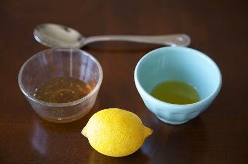 3. Cách trị sẹo thâm lâu năm bằng chanh Nguyên liệu cần chuẩn bị: 1 thìa canh nước cốt chanh, 3 thìa canh sữa chua, 2 thìa canh bột yến mạch, 1 thìa cà phê dầu oliu.