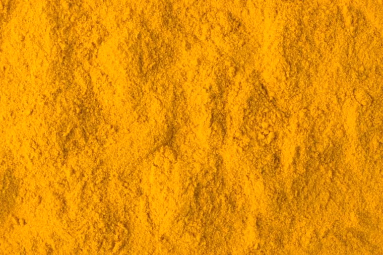 Sử dụng nghệ vàng trong chế biến món ăn hay sử dụng để pha cà phê cũng là một thực phẩm tuyệt vời hỗ trợ loại bỏ chất độc trong cơ thể. Ngoài ra, nghệ vàng còn giúp làm đẹp cho da.