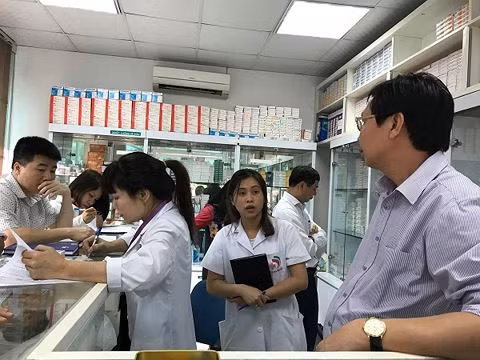 Lien tuc phat hien nha thuoc nhieu benh vien ban thuoc qua han su dung-Hinh-2
