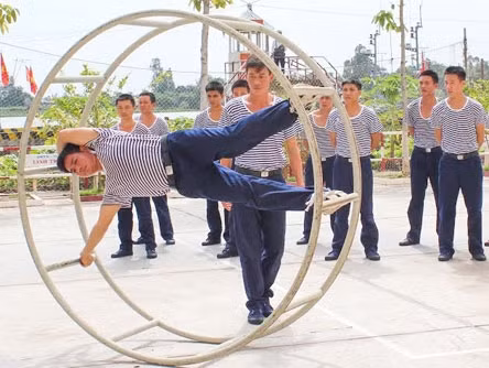 Rèn luyện thể lực.