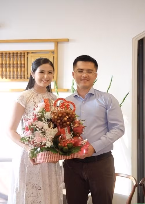 Cách đây 3 năm, Ngọc Hân và Phú Đạt tổ chức lễ ăn hỏi. Cặp đôi hoãn cưới nhiều lần vì dịch bệnh. Ảnh: Zing