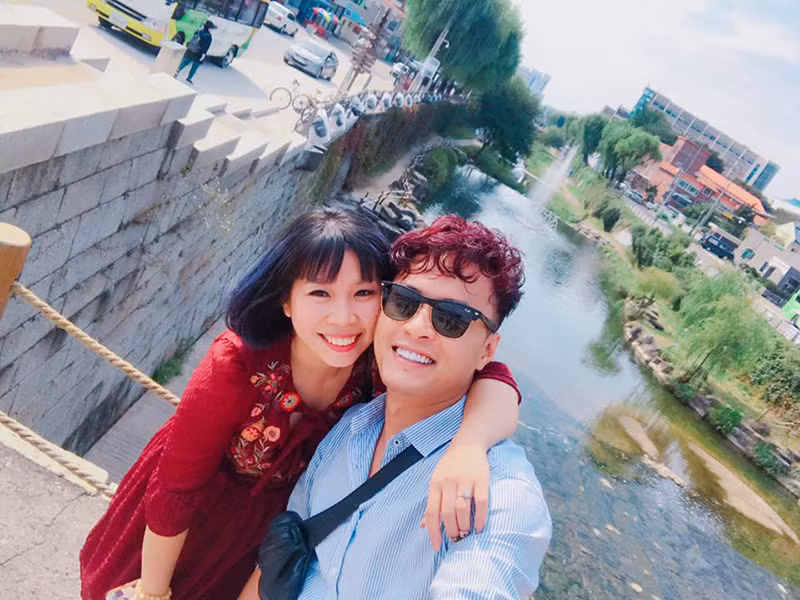 Nam diễn viên Hồng Đăng kết hôn đã được 14 năm. Bà xã của anh tên Anh Đào, không hoạt động nghệ thuật.