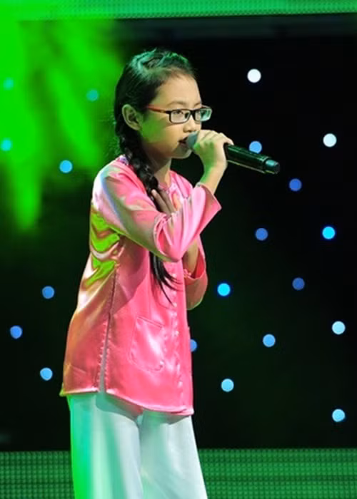 Phuong My Chi tu a quan Giong hat Viet nhi den chu cong ty