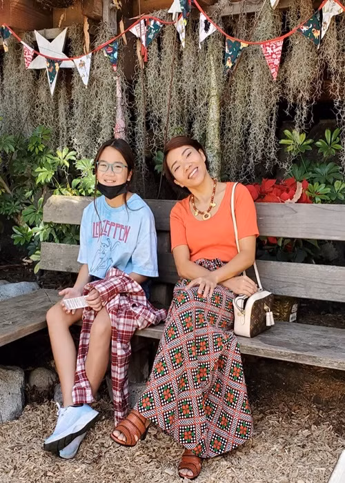 Trong cuộc phỏng vấn với Dân Trí, Hà Trần cho biết, cô từng chạnh lòng khi đi xa về thì con gái không gần gũi với mẹ.