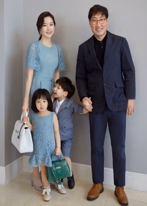 Cặp song sinh của "nàng Dae Jang Geum" làm người mẫu ngay từ khi còn nhỏ. Ảnh: Vietnamnet