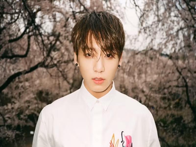 Jung Kook từng lọt top 100 gương mặt đẹp trai nhất thế giới năm 2019 và năm 2021 do TC Candler - chuyên trang đánh giá điện ảnh, nghệ thuật, sắc đẹp của Mỹ bình chọn. Ảnh: VTC
