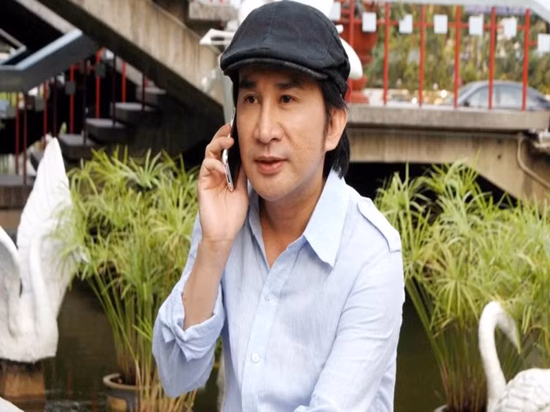 Theo Dân Việt, cơ quan điều tra đã không khởi tố hình sự Kim Tử Long. Lý do là bởi việc tham gia “chơi vài ván cho vui” của nam nghệ sĩ là không quá 2 triệu và Kim Tử Long chứng minh được số tiền có trong người không phải để chơi bài. Ảnh: Tiền Phong