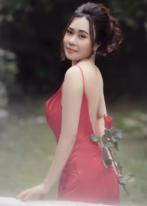 Nhan sắc của tân Hoa hậu Quý bà Hòa bình Quốc tế Kim Oanh được đánh giá khá cao.