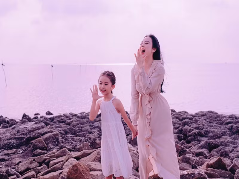 Khoảnh khắc đáng yêu của nữ diễn viên bên thiên thần nhỏ của mình.