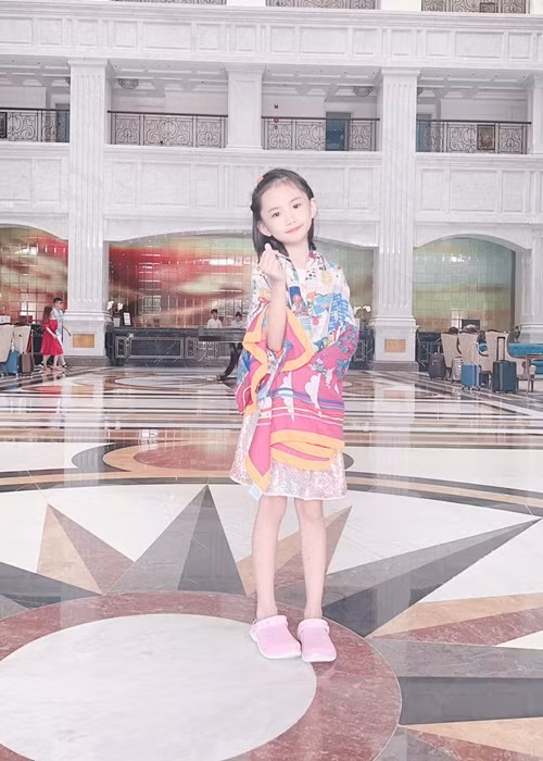 Người hâm mộ mong chờ Angela Phương Trinh chia sẻ thêm thông tin về bé Tép Cherry.
