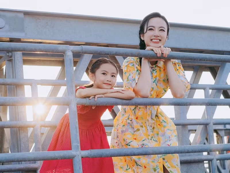Niềm hạnh phúc của "bà mẹ nhí" còn là nấu những món ăn ngon cho con gái.