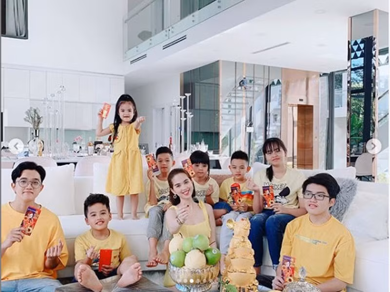 Khat khao co con, Ngoc Trinh chieu chuong tre nho ra sao?