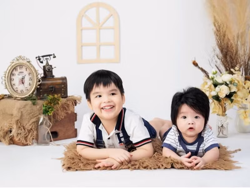 Chuyện bé Tuấn Khang hay bị nhầm là con gái khiến Tuấn Khải rất vui vì hồi nhỏ anh cũng rơi vào trường hợp tương tự.