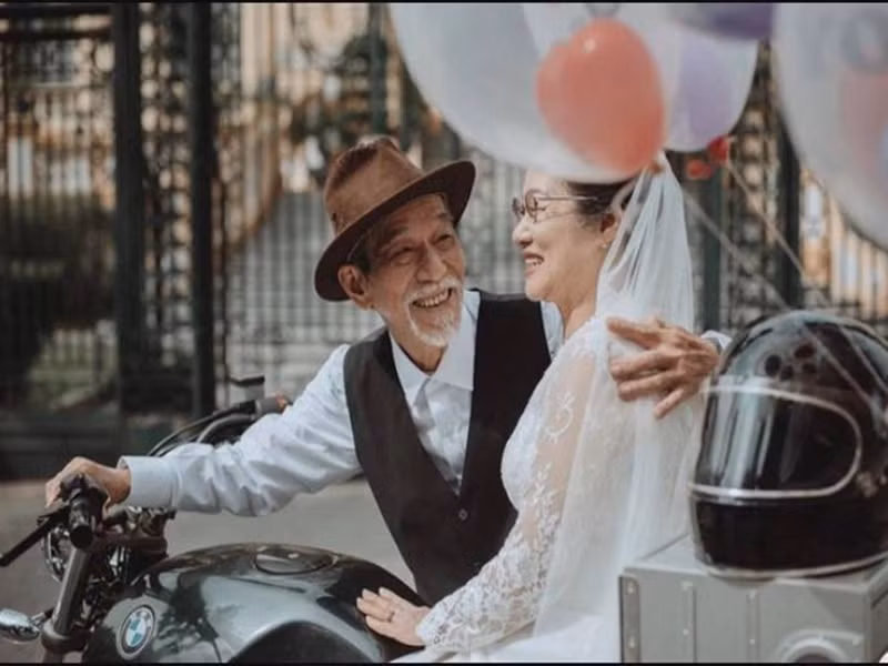 Vợ chồng nghệ sĩ Mai Ngọc Căn có 3 người con, 2 trai 1 gái. Các con của nghệ sĩ Mai Ngọc Căn đều đi học nghệ thuật nhưng không nối nghiệp bố mẹ. Ảnh: Zing