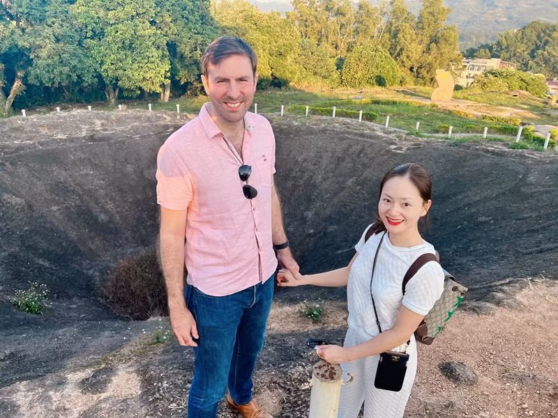 Theo Lan Phương, David không phải là đại gia. Trong mắt nữ diễn viên, ông xã là người tình cảm, ấm áp, tâm lý, luôn thấu hiểu công việc của vợ.