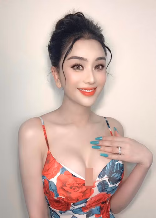 Để có diện mạo trẻ trung, gợi cảm như hiện tại, nữ ca sĩ mạnh tay chi tiền.