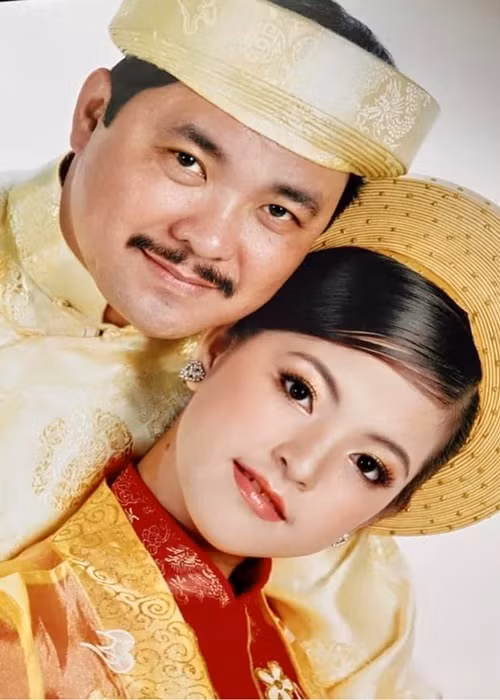 Phương Điền lập gia đình khá muộn. Anh kết hôn vào năm 2010 khi ngoài 40 tuổi.