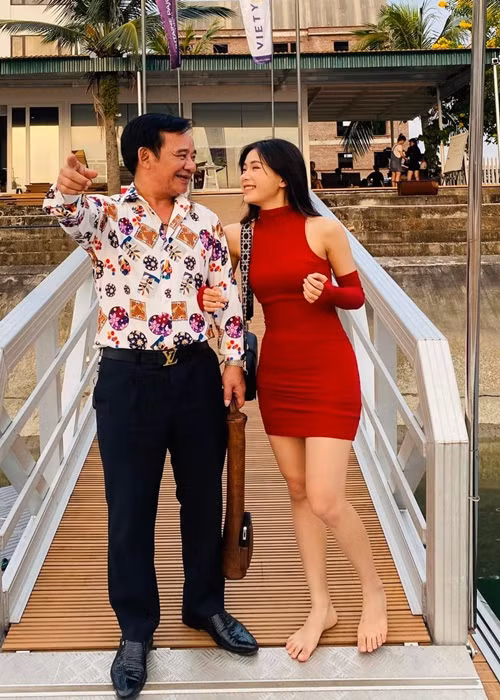 Anh doc hau truong hai Tet 2023 “Dai gia chan dat 13“