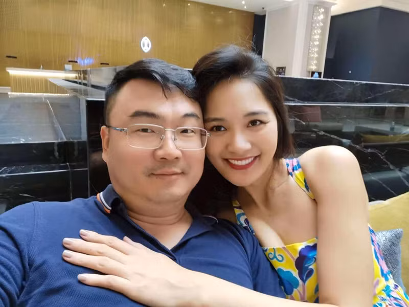 HH dep nhat chau A Huong Giang lay chong Trung Quoc gio ra sao?