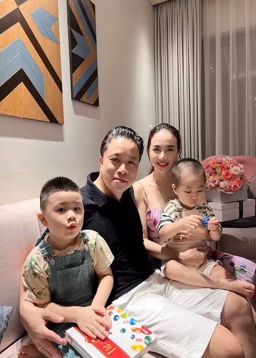 Anh kết hôn với Đinh Ngọc Diệp vào năm 2016. Cặp đôi có hai người con trai chung.