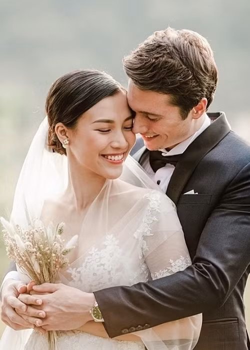 Năm 2019, Hoàng Oanh lên xe hoa. Ông xã của cô là doanh nhân người Mỹ Jack Cole. Đến năm 2022, Hoàng Oanh ly hôn. Ảnh: Lao động