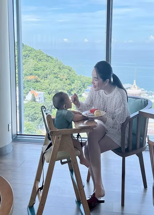 Cách Bảo Thy chăm lo quý tử nhận được sự quan tâm của nhiều khán giả. Cô từng đưa ra những tiêu chí khá khắt khe khi tìm bảo mẫu cho con trai.