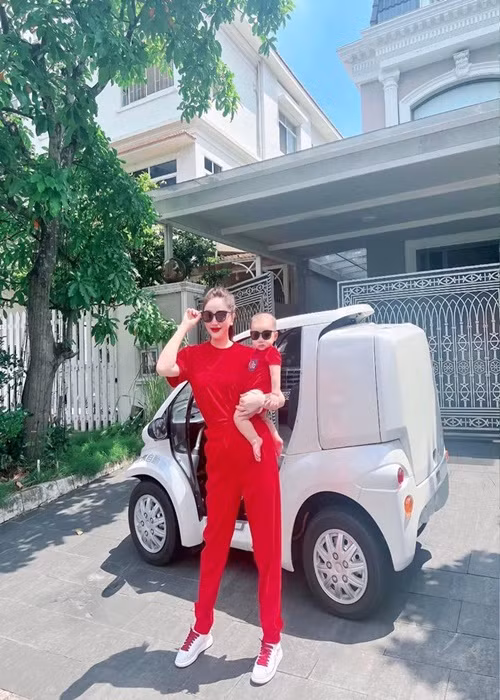 Bảo Thy tìm hiểu rất kỹ các sản phẩm chăm sóc và đồ dùng cho con.