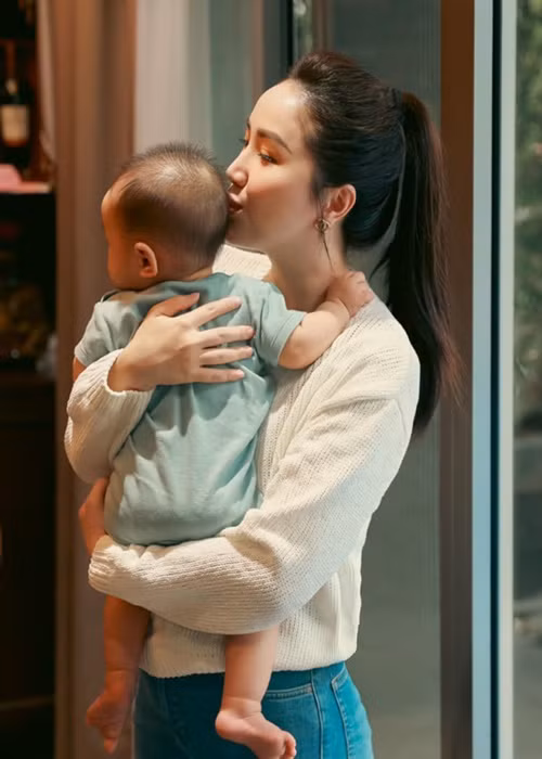 Sau khi lập gia đình, nữ ca sĩ dành nhiều thời gian cho gia đình.