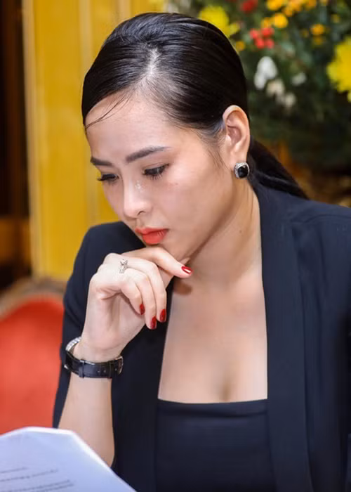 Năm 2020, Lại Hương Thảo công khai ly hôn và việc đấu tranh giành quyền nuôi con. Hương Thảo cho biết, tại thời điểm ly hôn, con trai chưa đủ 3 tuổi nên theo pháp luật sẽ giao con cho mẹ. Tuy nhiên, người đẹp quyết định để chồng cũ nuôi con về mặt giấy tờ vì cô nghĩ rằng không tiền, không có việc làm, sao cô nuôi con tốt theo chuẩn chung của gia đình. Ảnh: Sức khỏe và đời sống