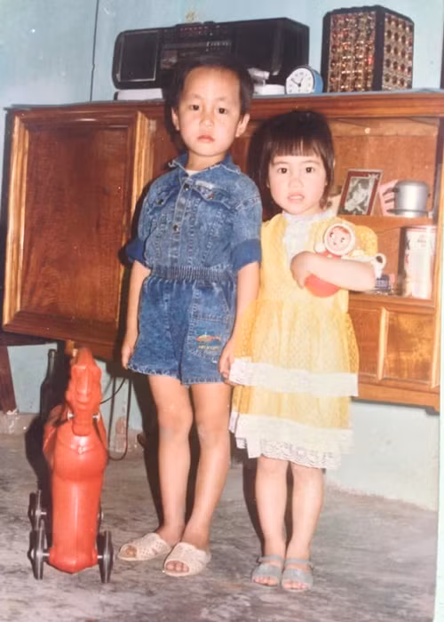 Bạch Lan Phương đăng tải hình ảnh ngày nhỏ sở hữu chiếc cằm nhỏ xinh để phủ nhận tin đồn gọt hàm, độn cằm.