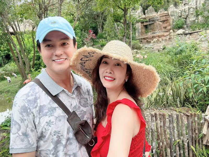 Thanh Trúc kém Cao Minh Đạt 8 tuổi. Cô đang kinh doanh, không hoạt động nghệ thuật. Ảnh: FBNV