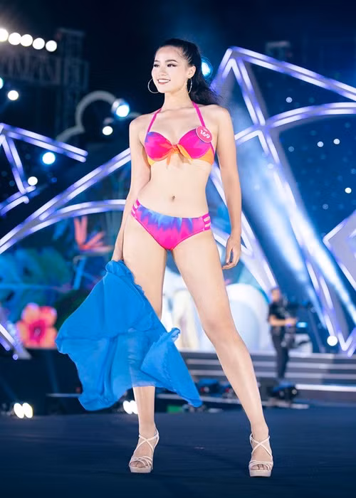 Bảo Châu cao 1m73, có số đo 3 vòng 85-60-93cm.