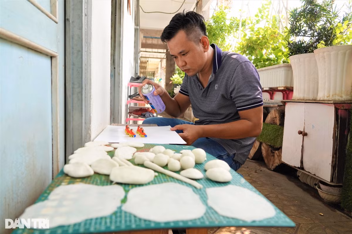 Tao tuong ong Dia “ti hon”, nghe nhan 8X ban 2.000 tuong dip Tet-Hinh-2