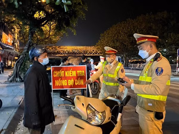 Đi chúc Tết, nhiều 'ma men' vi phạm nồng độ cồn vượt kịch khung Di chuc Tet, nhieu 'ma men' vi pham nong do con vuot kich khung