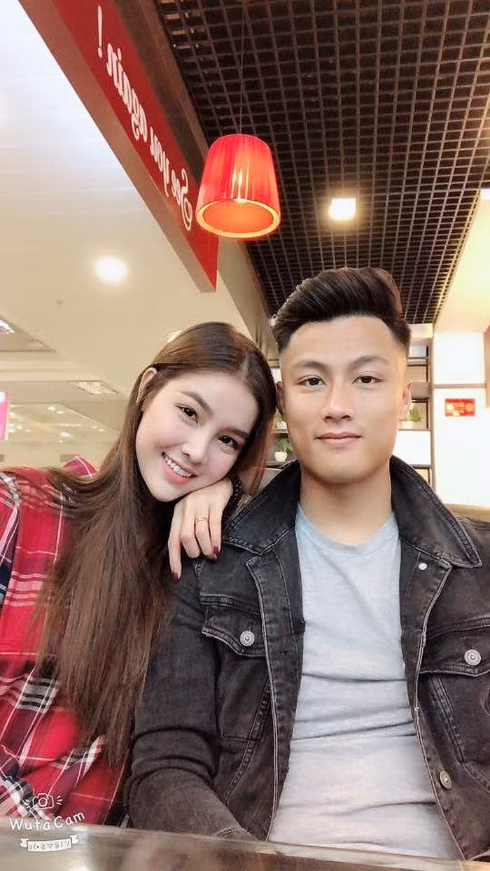 Ngoài những ngày phải tập luyện và thi đấu, Hồng Quân hầu như dành phần lớn thời gian của mình bên vợ con.