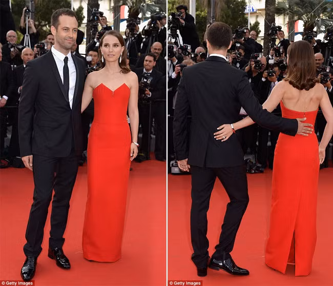 Natalie Portman mặc chiếc váy ống cúp ngực màu đỏ cùng chồng, Benjamin Millepied tạo dáng trên thảm đỏ.