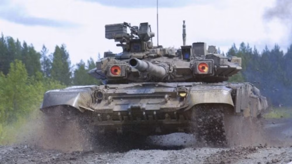 Hệ thống đèn nhiễu OTShU-7-1M của xe tăng T-90 Việt Nam là hệ thống đèn nhiễu đời mới, cải tiến và có nhiều điểm ưu việt hơn.