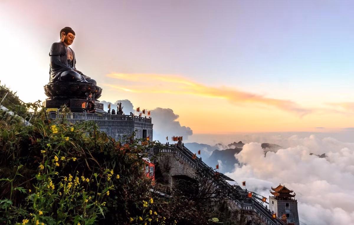 Ve cap treo giam nua, khong nen bo qua nhung trai nghiem tuyet dinh o Fansipan-Hinh-4