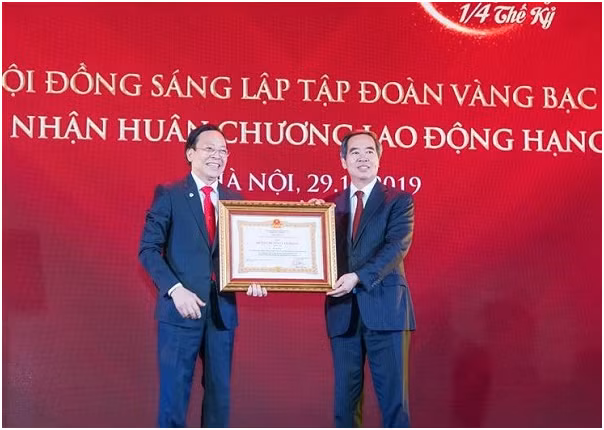Le ky niem 25 nam thanh lap TD vang bac da quy Doji, nhan huan chuong lao dong hang nhat-Hinh-5