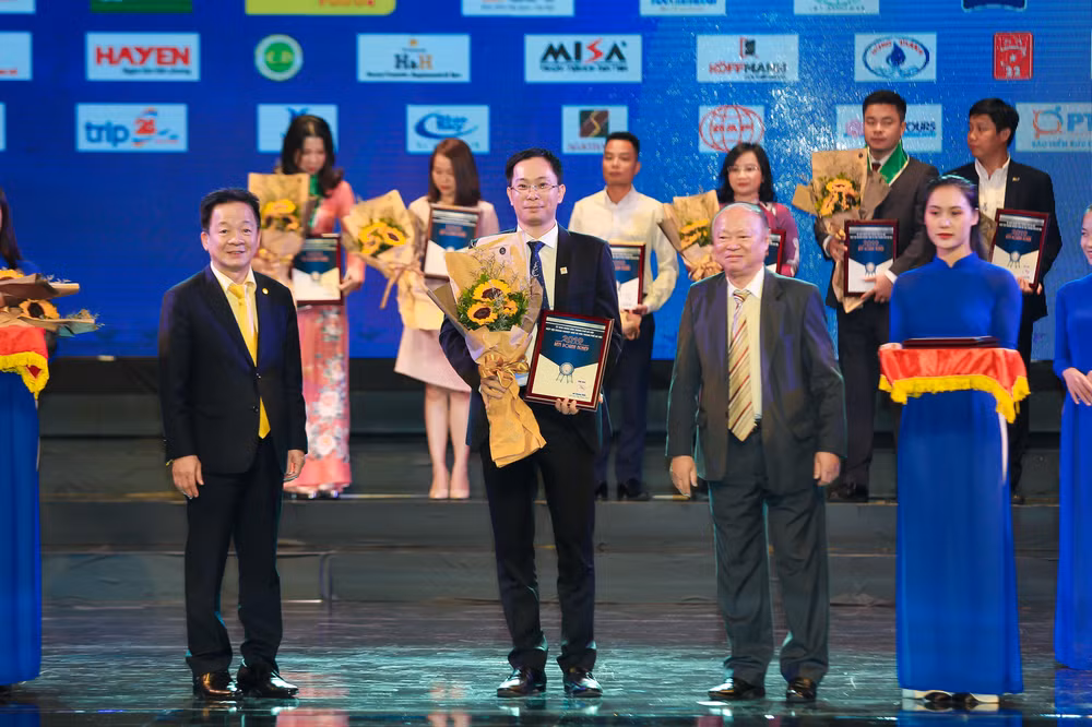 Van Phu - Invest duoc ton vinh tai Dem doanh nghiep 2019-Hinh-2
