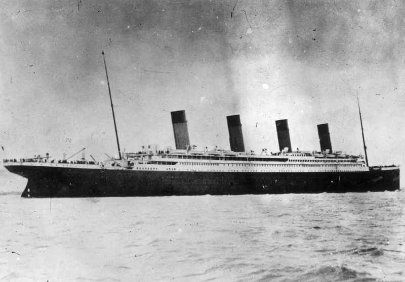 4 cột khói của tàu Titanic không có công dụng gì cả. Chúng chỉ được thêm vào để khiến con tàu trông đẹp hơn. 