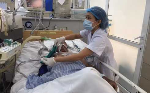 Bác sĩ cảnh báo rượu “xịn” vẫn gây ngộ độc và gánh nặng cho gan Bac si canh bao ruou “xin” van gay ngo doc va ganh nang cho gan