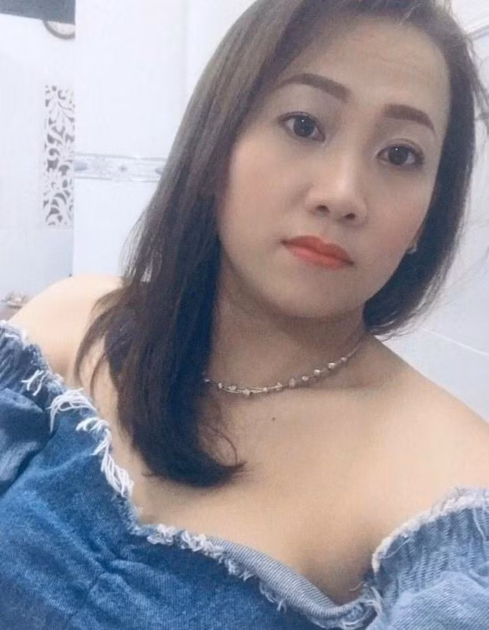  Giám đốc "hot girl" chiếm đoạt tiền, trốn truy nã lên Lâm Đồng bán cơm tấm: Trần Thị Oanh Kiều (33 tuổi - Giám đốc Công ty TNHH thương mại vận tải Vinh Nhi ở Bình Định) bị truy nã về hành vi lạm dụng tín nhiệm chiếm đoạt tài sản, nữ giám đốc xinh đẹp bỏ trốn lên Lâm Đồng mở tiệm bán cơm tấm thì bị bắt. Ngày 13/11, Công an tỉnh Bình Định cho biết đang tạm giữ Kiều để điều tra.