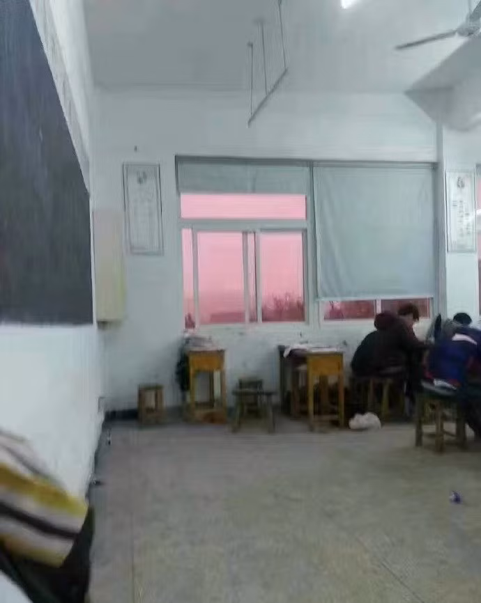 Để giải đáp cho câu hỏi liệu có phải đây là một hiện tượng thời tiết có hại hay không, các phóng viên đã liên hệ với Cục bảo vệ môi trường thành phố Đức Hưng, và cục đã nhanh chóng tiến hành điều tra về sự việc này. (Nguồn Sina)
