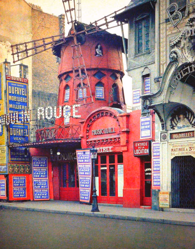 Moulin Rouge (Cối xay gió đỏ) - hộp đêm lâu đời nhất Paris.