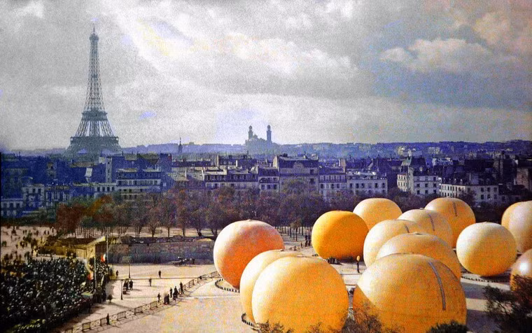 Quang cảnh tại cuộc thi khinh khí cầu ở Paris.