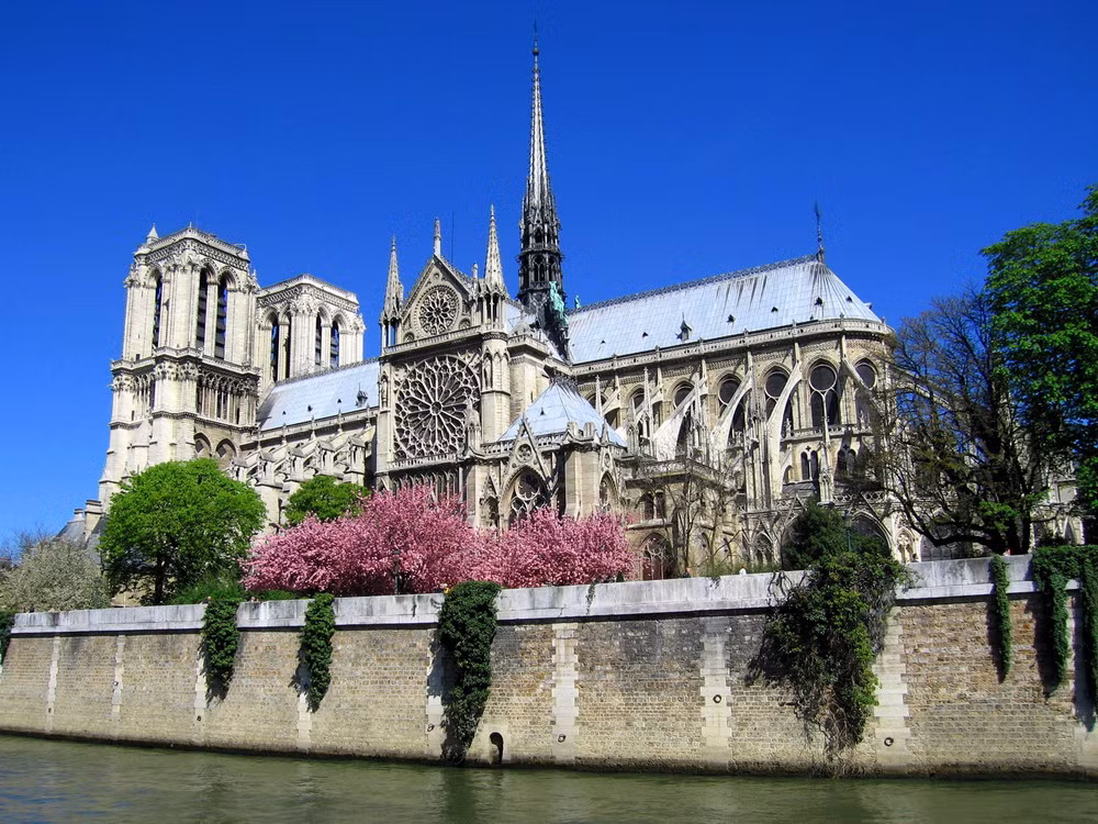 Nhà thờ Đức Bà Paris là một nhà thờ Công giáo tiêu biểu cho phong cách kiến trúc gothic trên đảo Île de la Cité. Đây cũng là nhà thờ chính tòa của Tổng giáo phận Paris.